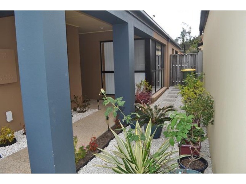 8 Blackwattle Circuit, Arundel QLD 4214