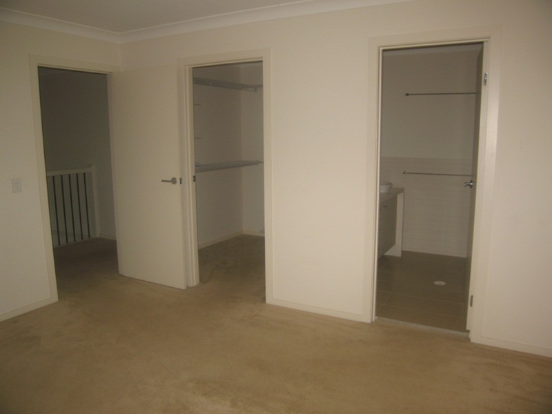 14 Lockwood Place, Molendinar QLD 4214