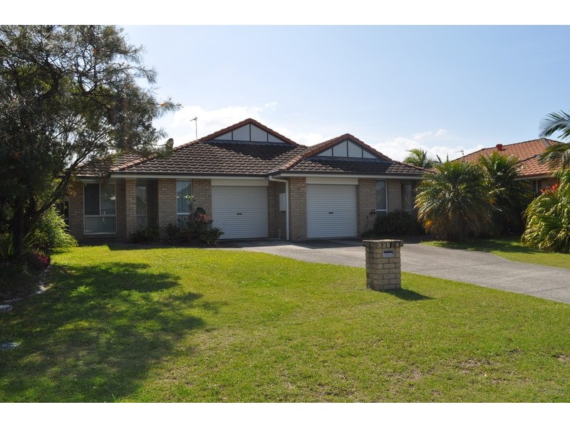 2/8 catherine Court, Labrador QLD 4215