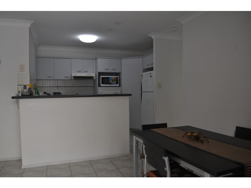 2/8 catherine Court, Labrador QLD 4215