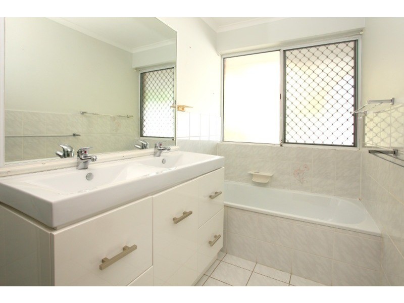 11 Wilga  Grove, Ashmore QLD 4214