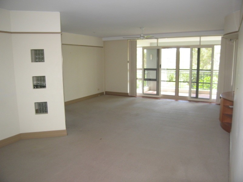 23/76 Chichester Drive, Arundel QLD 4214