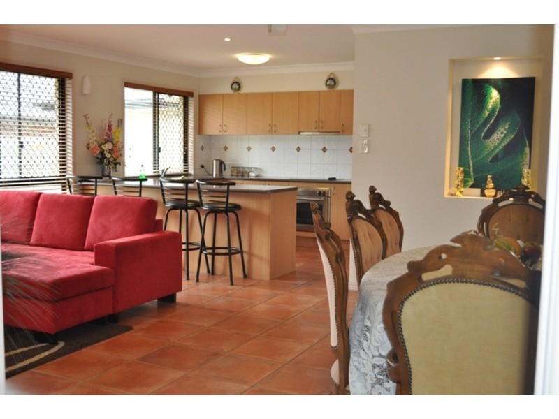 95 Crestwood Drive, Molendinar QLD 4214