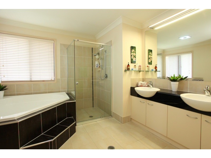 37 Highcrest  Circuit, Molendinar QLD 4214