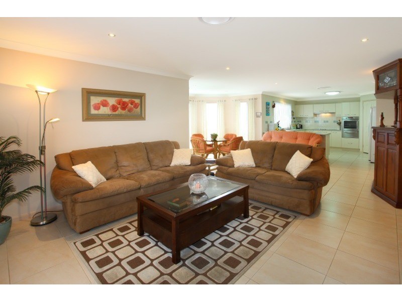 37 Highcrest  Circuit, Molendinar QLD 4214