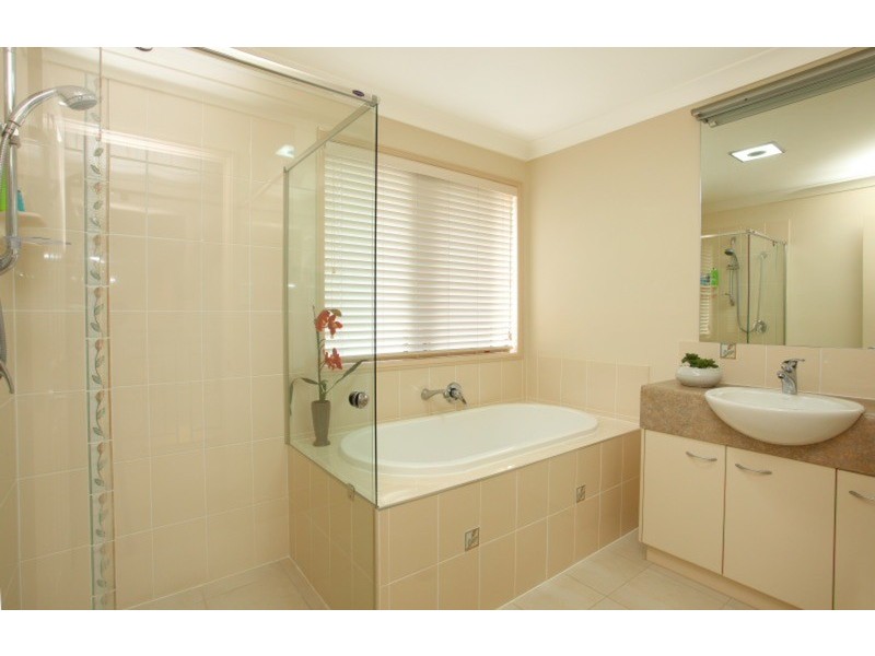 37 Highcrest  Circuit, Molendinar QLD 4214