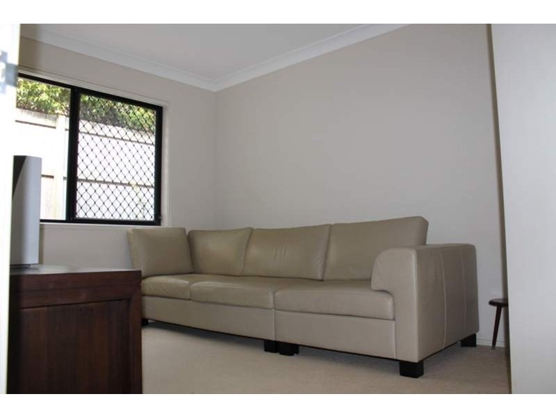 15 Breakspear Road, Molendinar QLD 4214