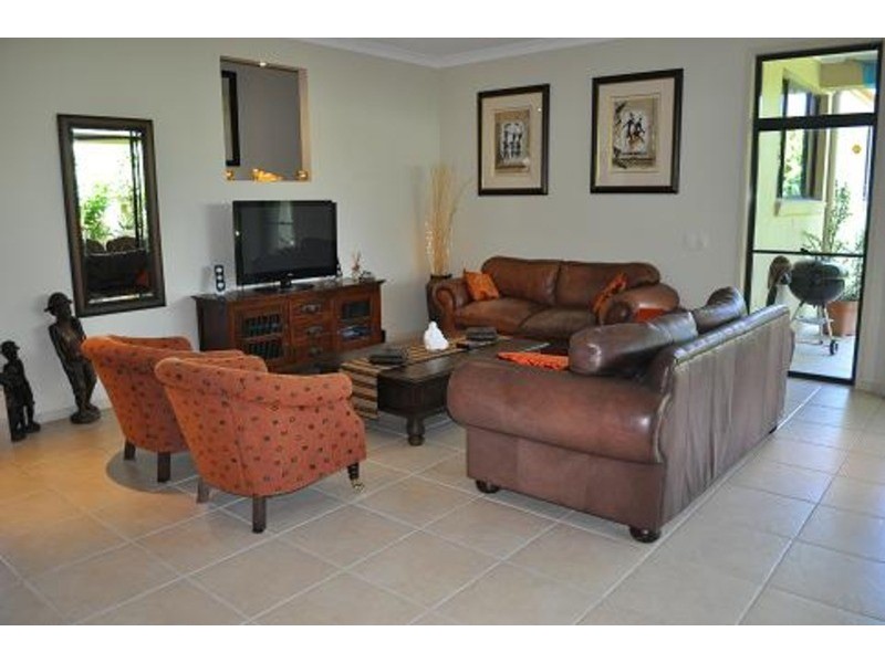 5 Eastbourne Chase, Arundel QLD 4214