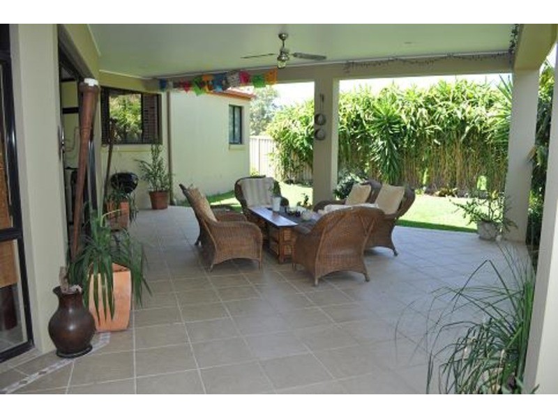 5 Eastbourne Chase, Arundel QLD 4214