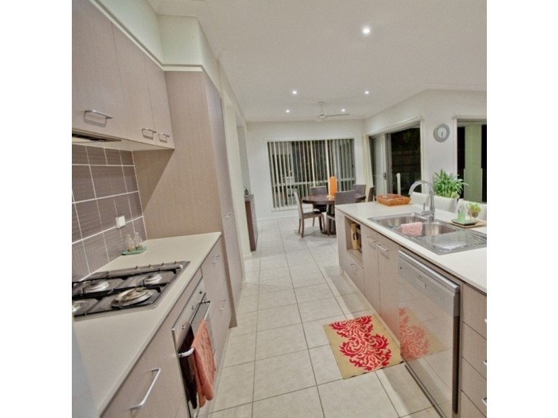 33 Highcrest Circuit, Molendinar QLD 4214