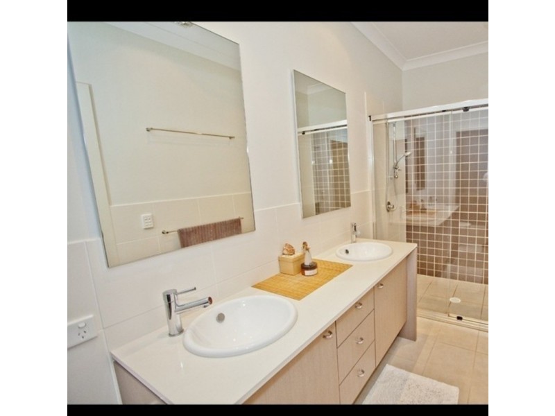 33 Highcrest Circuit, Molendinar QLD 4214