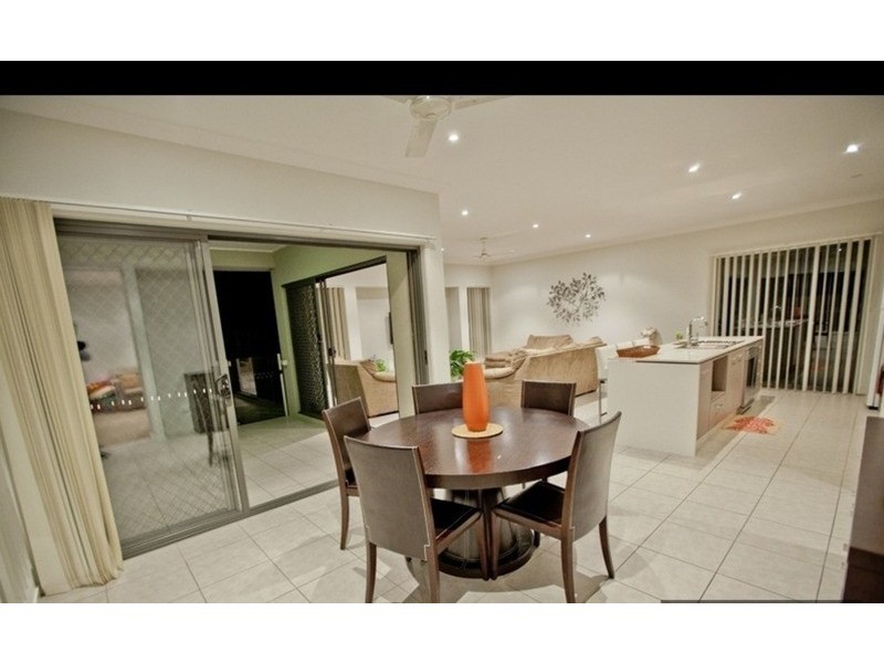 33 Highcrest Circuit, Molendinar QLD 4214