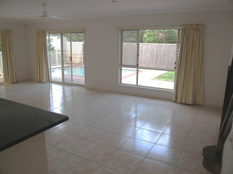 15 Gumleaf Drive, Molendinar QLD 4214