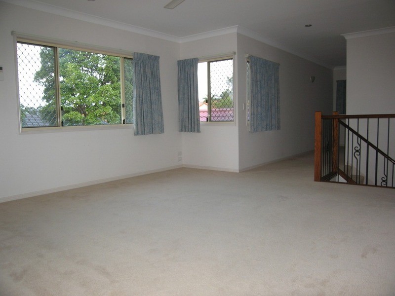 15 Gumleaf Drive, Molendinar QLD 4214