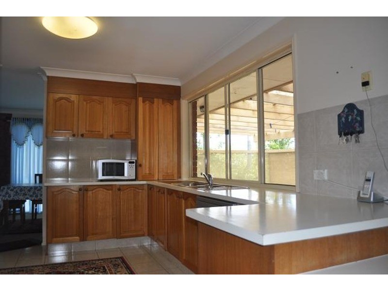 2 Carnoustie Court, Arundel QLD 4214