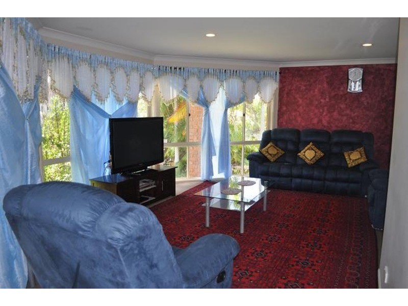 2 Carnoustie Court, Arundel QLD 4214