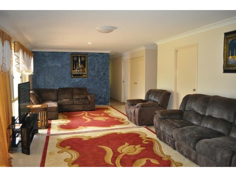 2 Carnoustie Court, Arundel QLD 4214