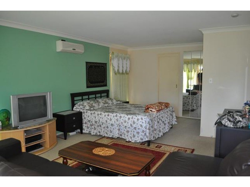 2 Carnoustie Court, Arundel QLD 4214