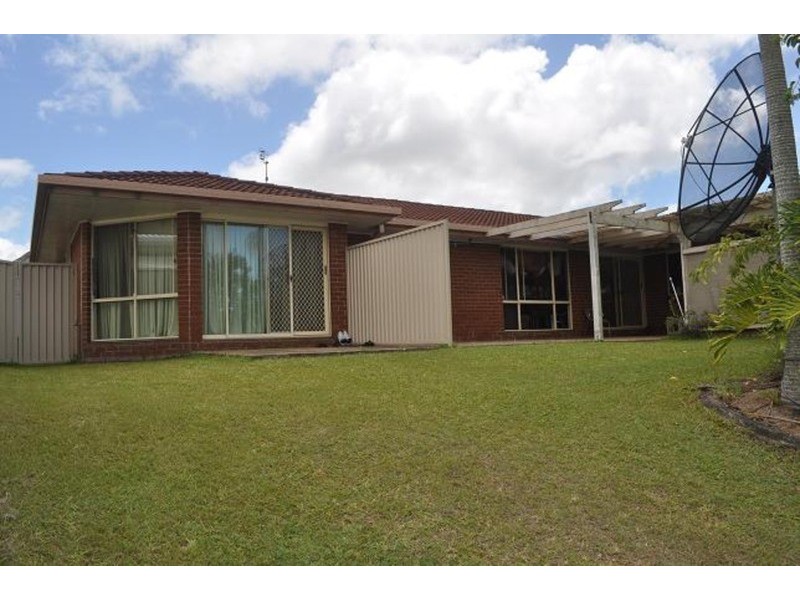 2 Carnoustie Court, Arundel QLD 4214