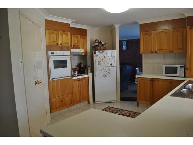 2 Carnoustie Court, Arundel QLD 4214
