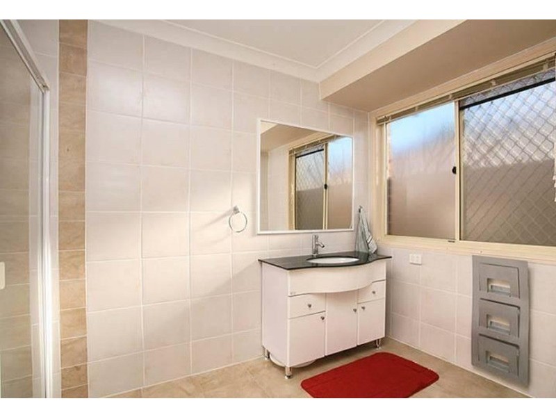 2 Carnoustie Court, Arundel QLD 4214