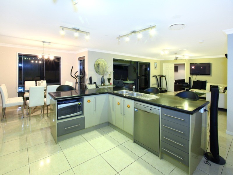 67 Highcrest Circuit, Molendinar QLD 4214