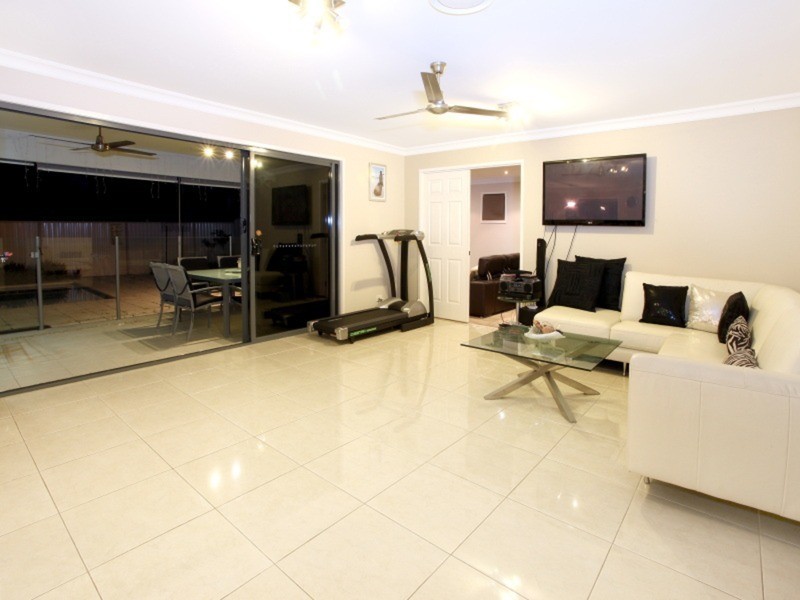 67 Highcrest Circuit, Molendinar QLD 4214