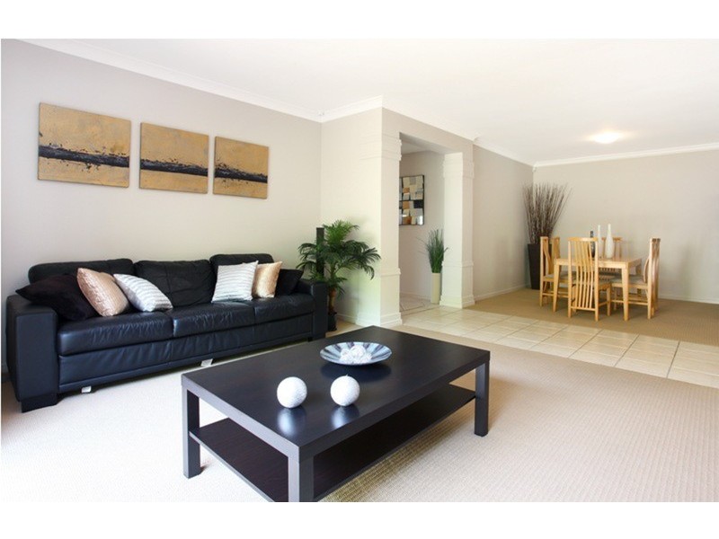 93 Arun Drive, Arundel QLD 4214