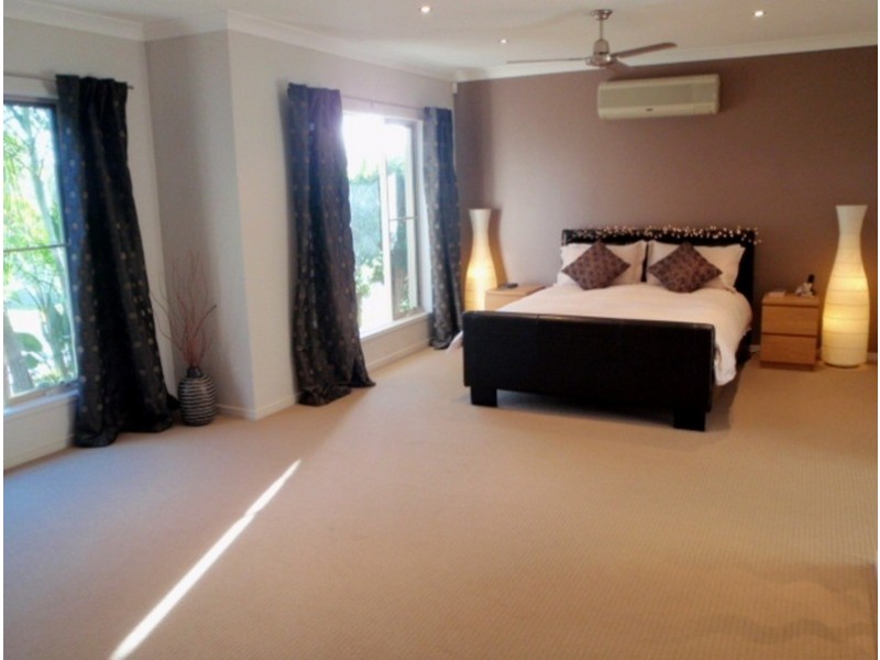 93 Arun Drive, Arundel QLD 4214