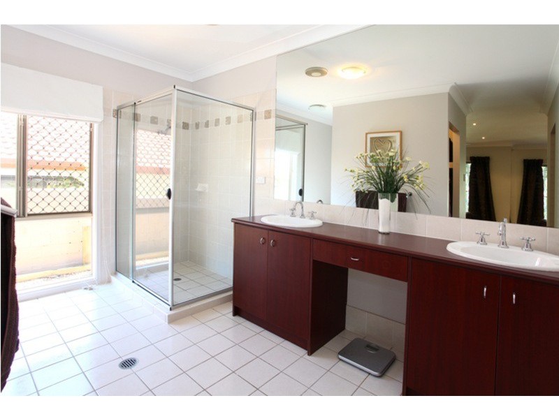 93 Arun Drive, Arundel QLD 4214