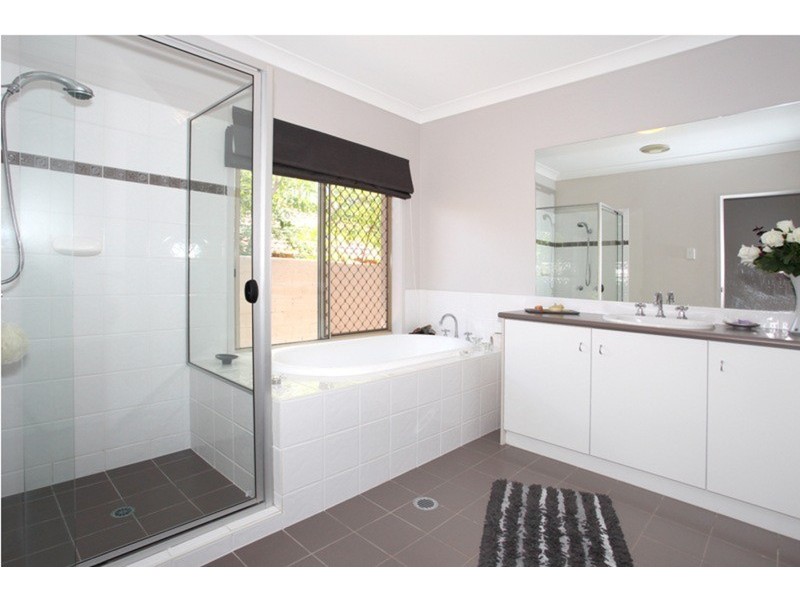 93 Arun Drive, Arundel QLD 4214