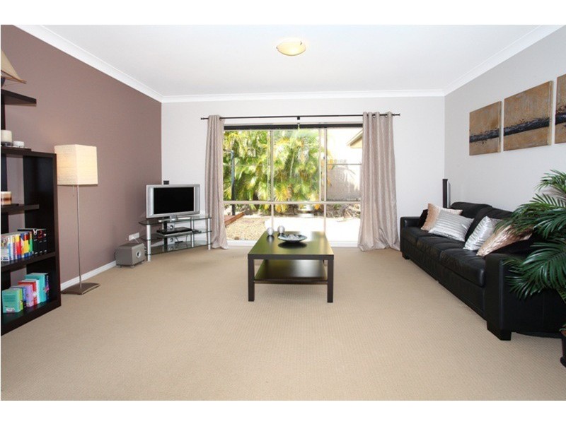 93 Arun Drive, Arundel QLD 4214