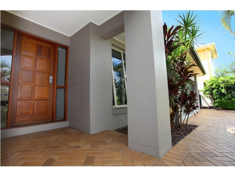 93 Arun Drive, Arundel QLD 4214