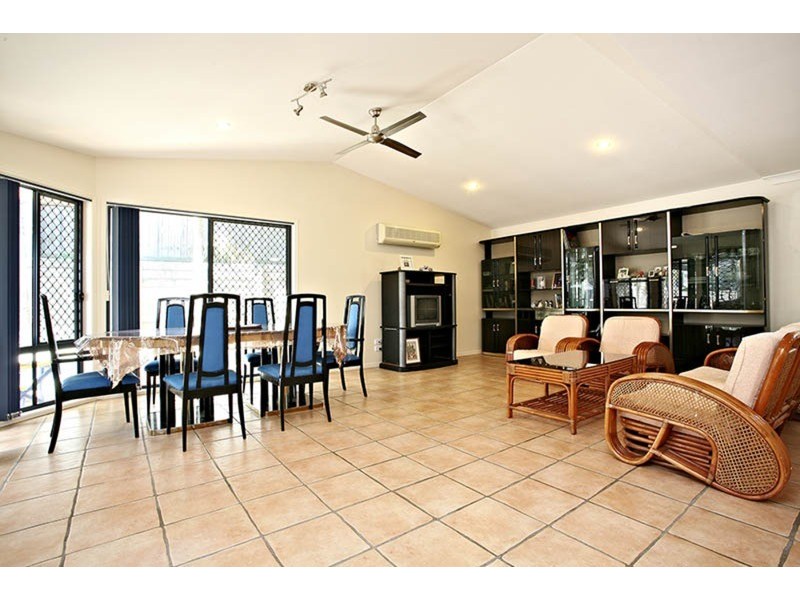 82 Crestwood  Drive, Molendinar QLD 4214