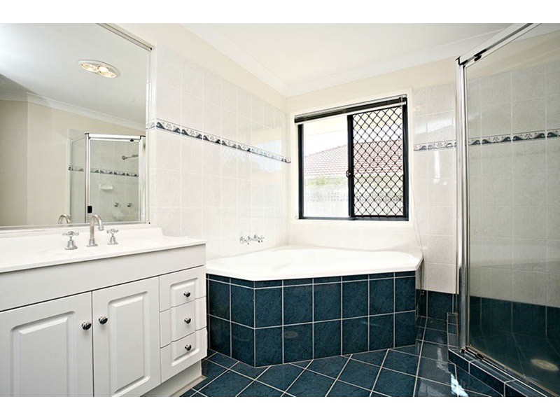 82 Crestwood  Drive, Molendinar QLD 4214