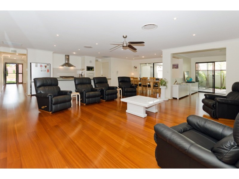 22 Sugargum Court, Molendinar QLD 4214