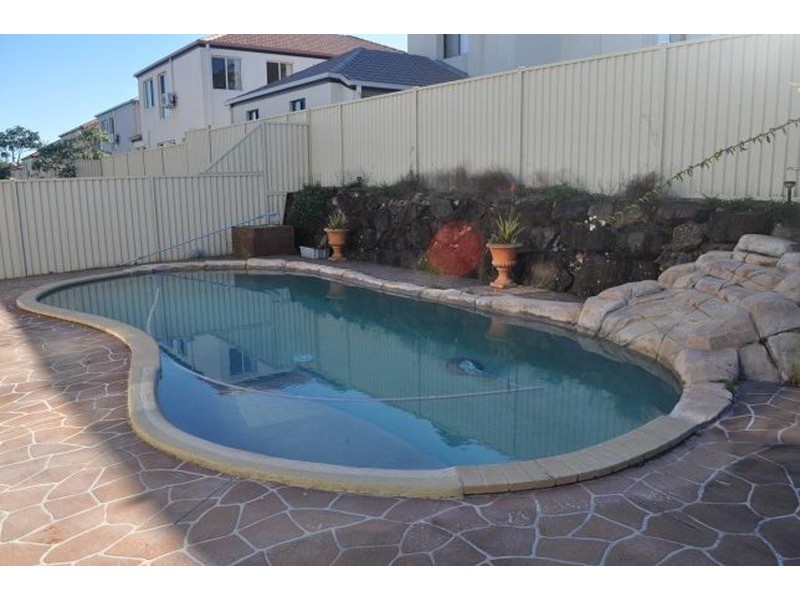 19 Golden Bear Drive, Arundel QLD 4214