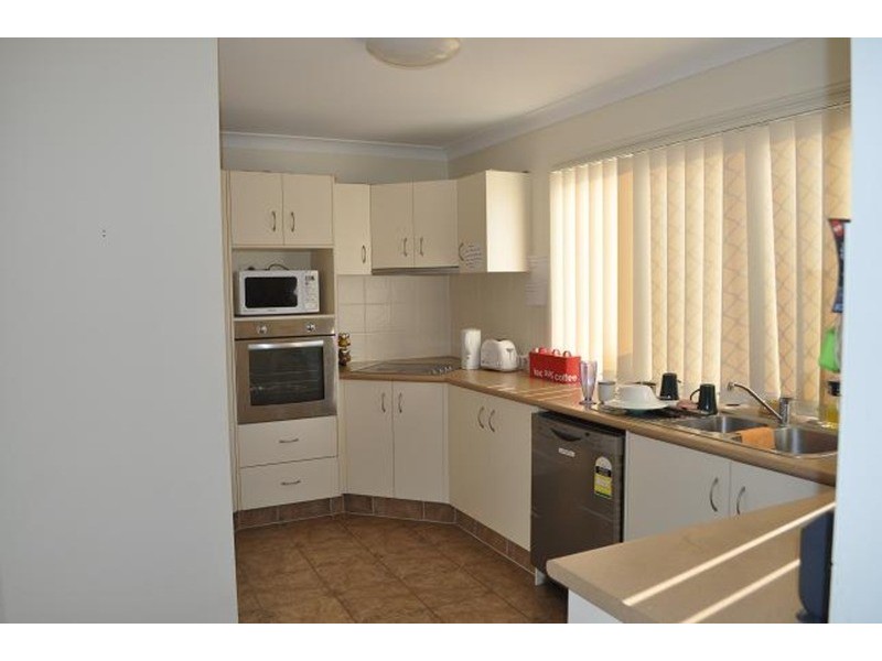 19 Golden Bear Drive, Arundel QLD 4214