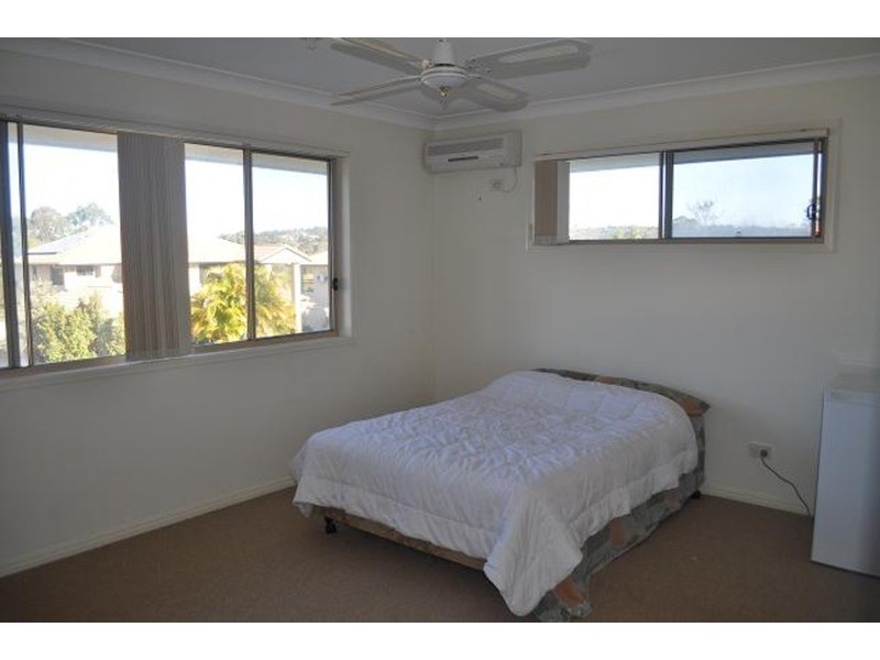 19 Golden Bear Drive, Arundel QLD 4214