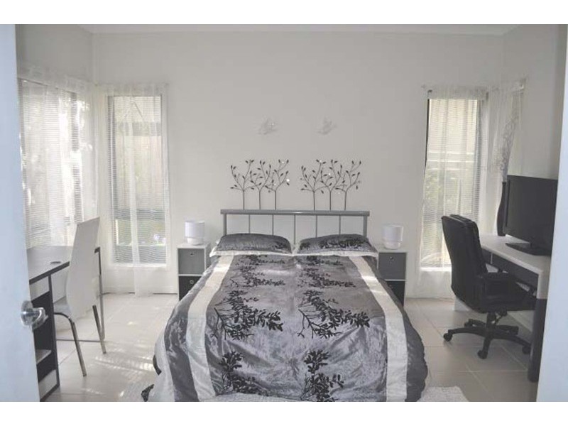 16 Lockwood Place, Molendinar QLD 4214