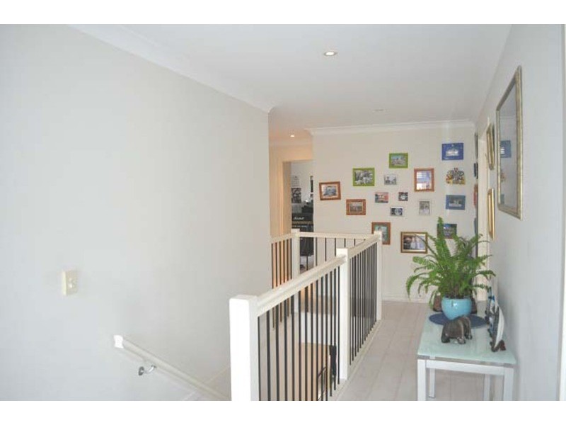 16 Lockwood Place, Molendinar QLD 4214