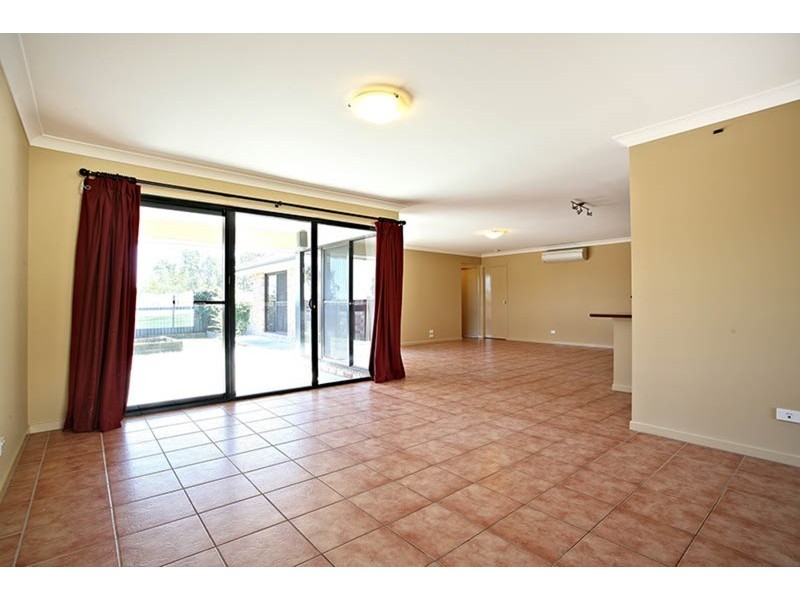 43 Zane  Street, Molendinar QLD 4214