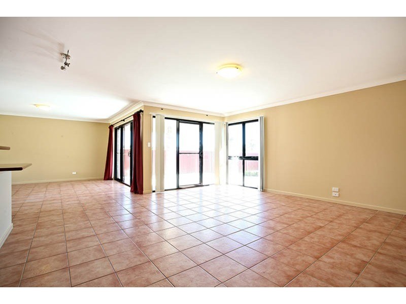 43 Zane  Street, Molendinar QLD 4214