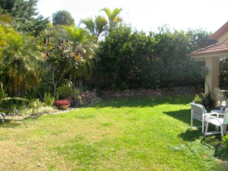 16 Greensborough Crescent, Parkwood QLD 4214