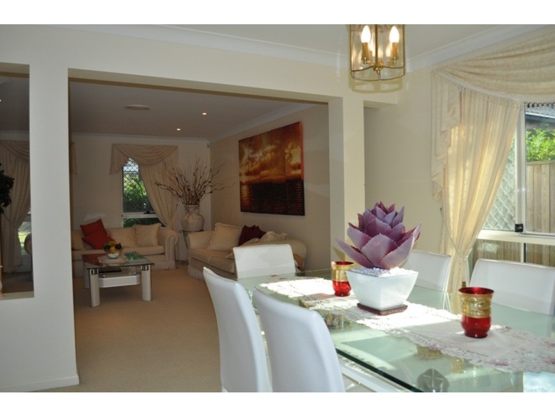 27 Crestwood Drive, Molendinar QLD 4214