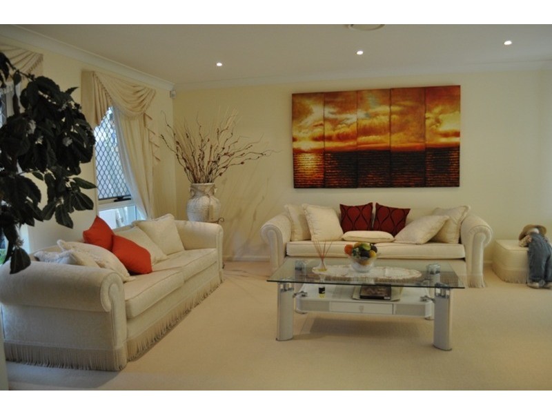 27 Crestwood Drive, Molendinar QLD 4214