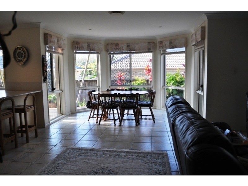 27 Crestwood Drive, Molendinar QLD 4214