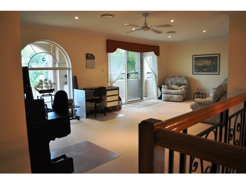 27 Crestwood Drive, Molendinar QLD 4214