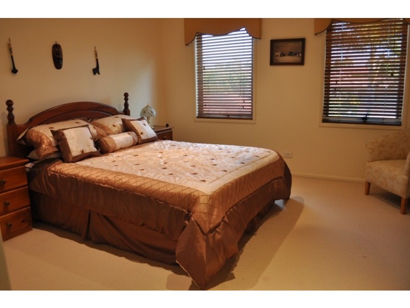 27 Crestwood Drive, Molendinar QLD 4214