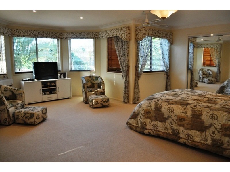 27 Crestwood Drive, Molendinar QLD 4214